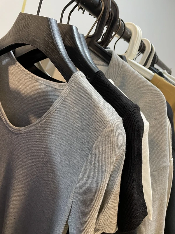 随机赠送一件衣服或者裤子