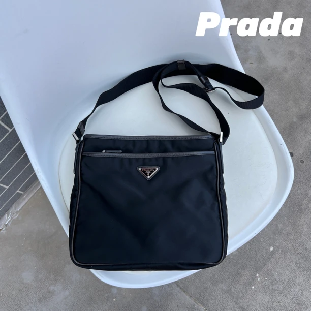95新 Prada/普拉达 MT/高级感现代款黑色邮差斜挎包