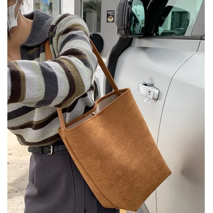韩版秋冬复古绒面单肩水桶包百搭女包腋下包潮手提包