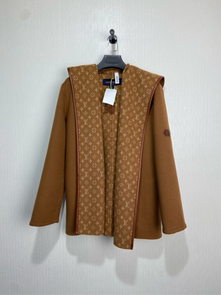 Louis Vuitton LV 连帽棕色大衣 36码/95新/SN4087
