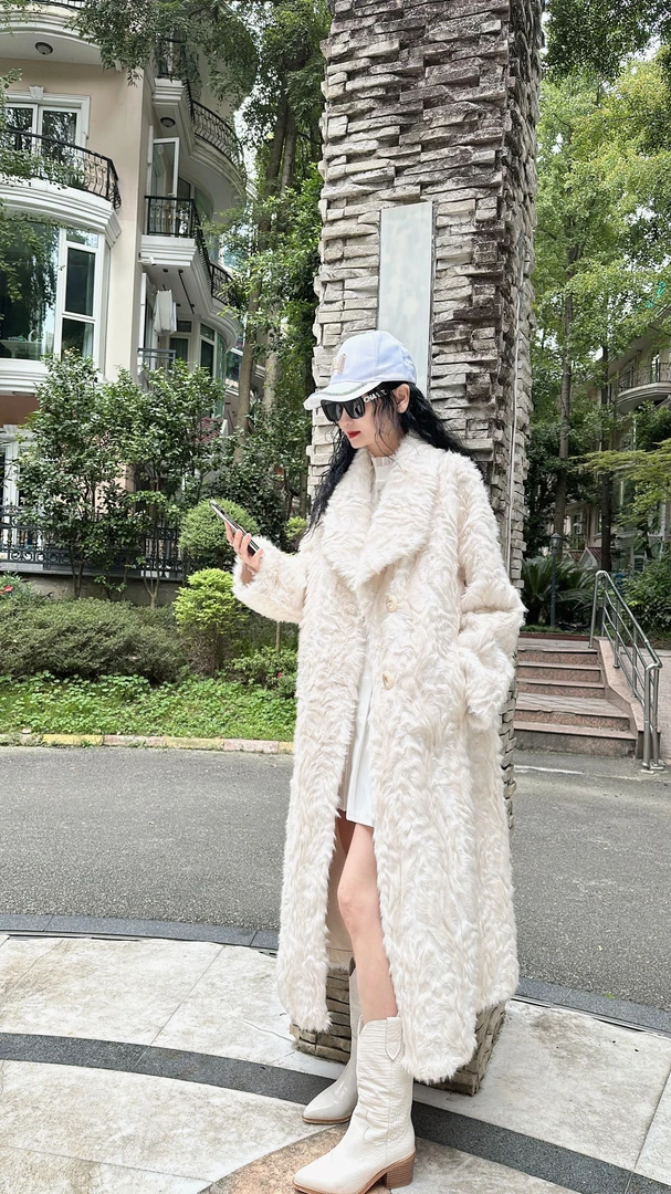 M43J001慕之淇气质象羔皮毛一体时尚加厚毛呢外套