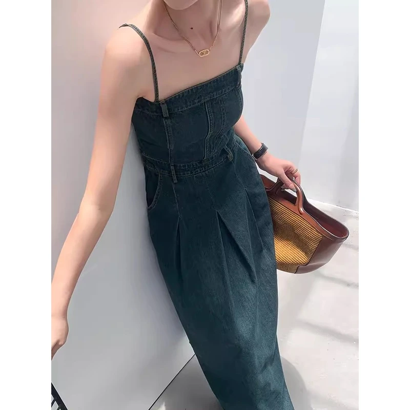 复古吊带牛仔连衣裙女夏季2024新款设计感收腰显瘦长裙子