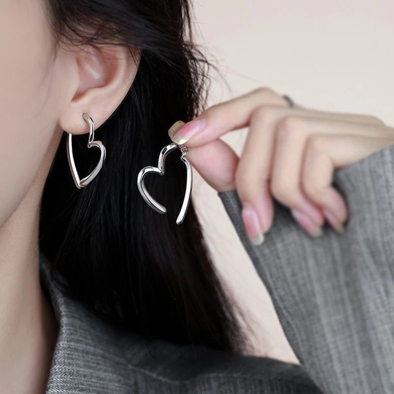 铜合金耳饰 A34小众设计高级感交叉金属爱心耳环简约日常款