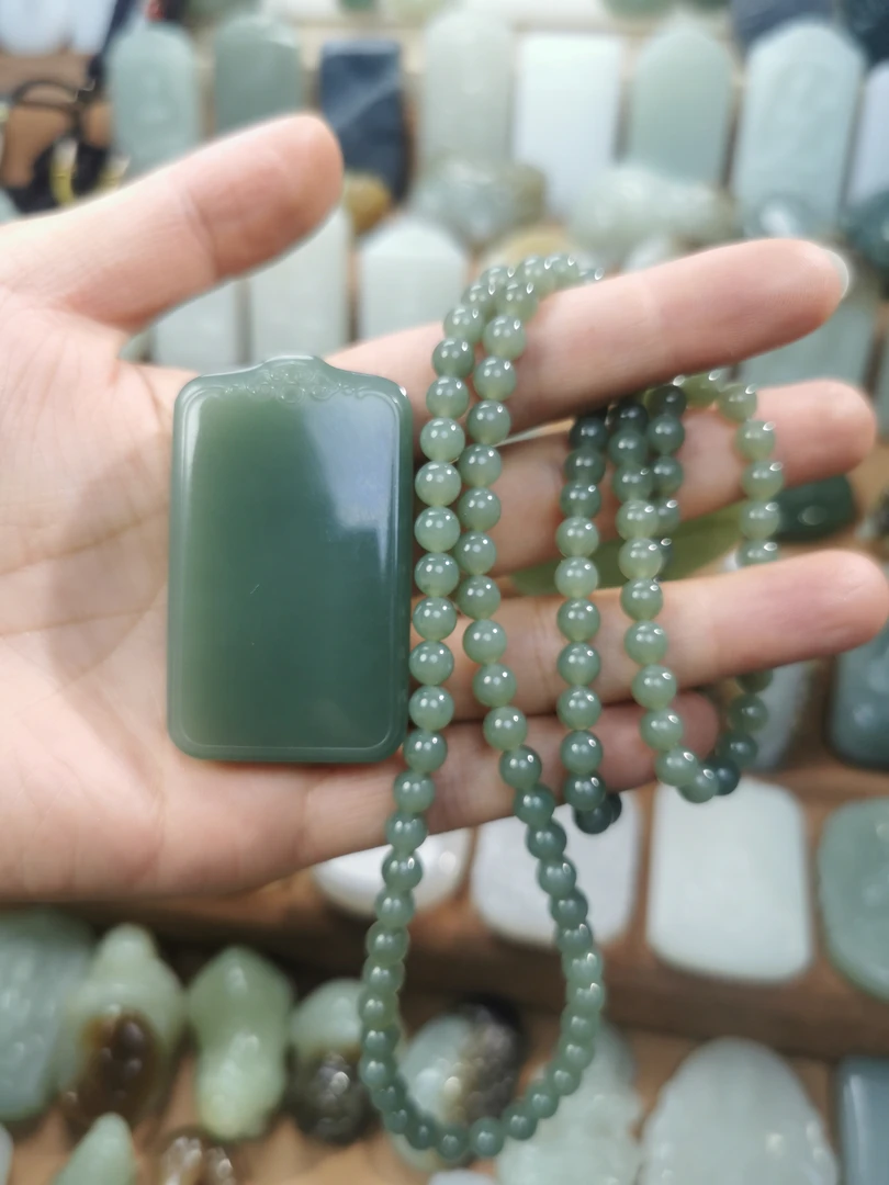 天然和田玉老坑山料浓湖水绿