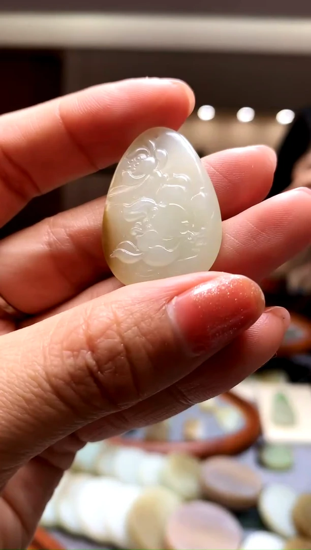 【闪购商品】和田玉吊坠(不含链)未镶嵌荷花吊坠