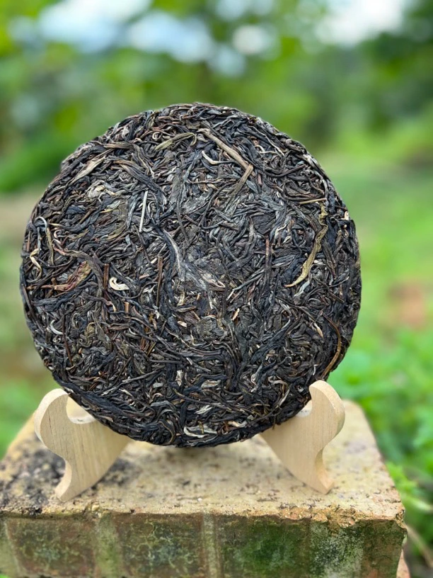 新年清仓【昔归忙麓山】17年昔归核心区古树头春茶饼357克(高香高甜