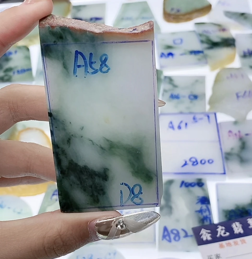 天然缅甸翡翠A货雕刻定制