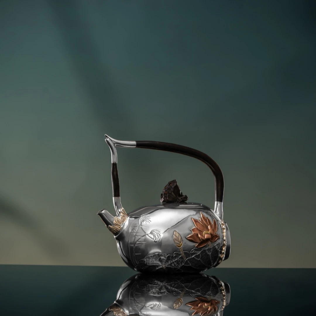 DZ0147 呆坐-整敲浮雕錾刻嵌金青莲满池提梁壶三周年限定