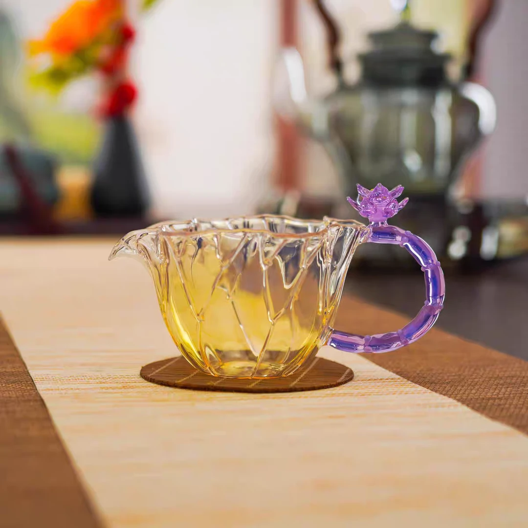 JYBL0038 晶焱-荷韵侧把玻璃公杯-紫公道杯