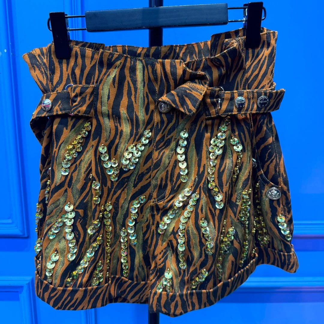 H00006 设计师连卡佛手工刺绣时尚女性气质减龄牛仔豹纹牛仔短裤