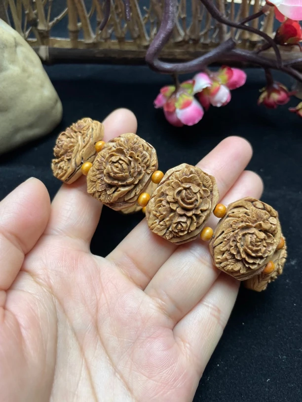 野生桃核雕刻花开富贵手牌手串文玩桃核橄榄核雕刻