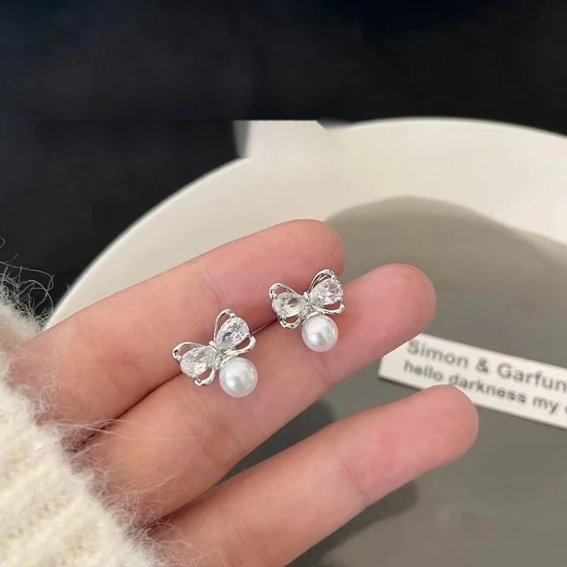 简约百搭爆款蝴蝶结珠珠耳钉女小巧精致高级感小众耳饰2024年新款