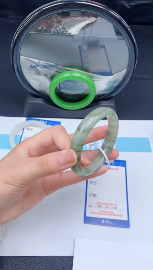 【闪购商品】石英质玉手镯未镶嵌320