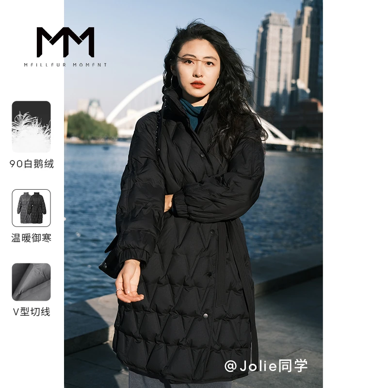 MM麦檬新款高级感中长款菱格立领白鹅绒羽绒服女5DA180392