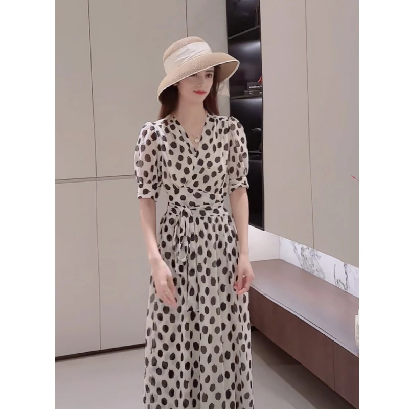 YB-黑白波点V领短袖连衣裙女2024夏新款收腰显瘦气质系带碎花长裙