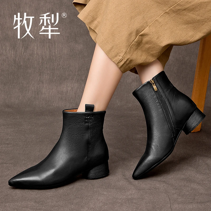 牧犁秋季新款简约高级头层牛皮女靴尖头防滑方跟文艺气质女短筒靴