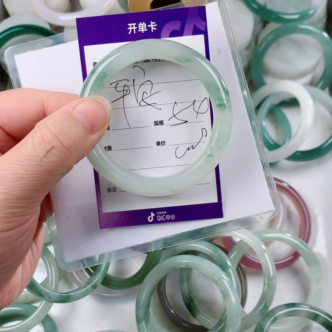 【闪购商品】石英质玉手镯未镶嵌平****]