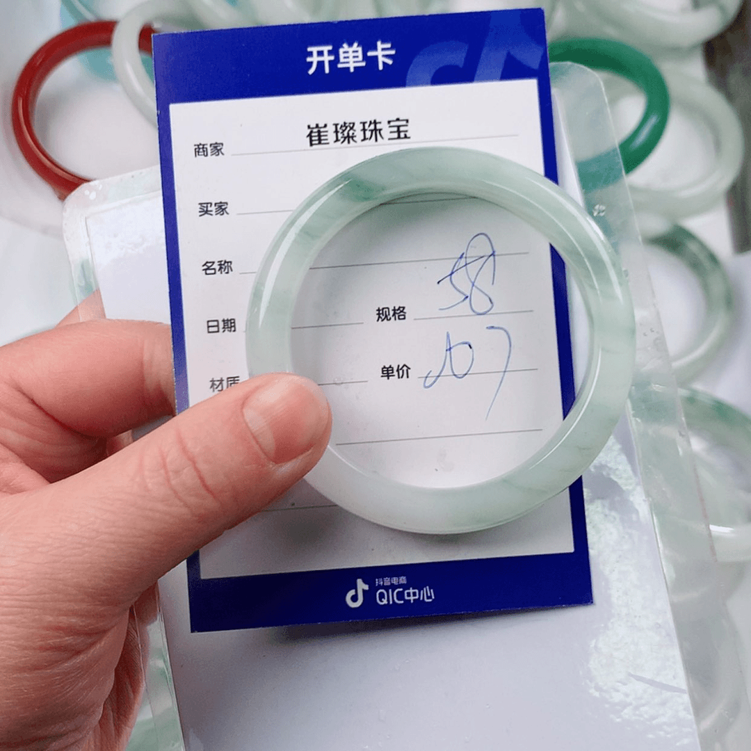 【闪购商品】石英质玉手镯未镶嵌?