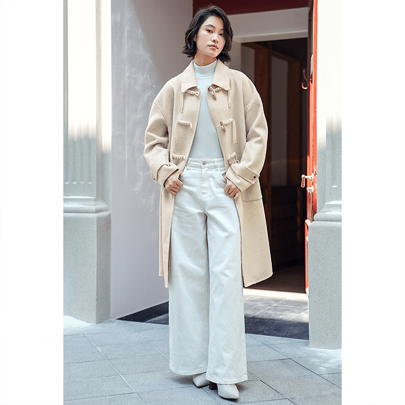 UR2023秋冬女时尚休闲经典时髦牛角扣系带大衣外套UWL130014