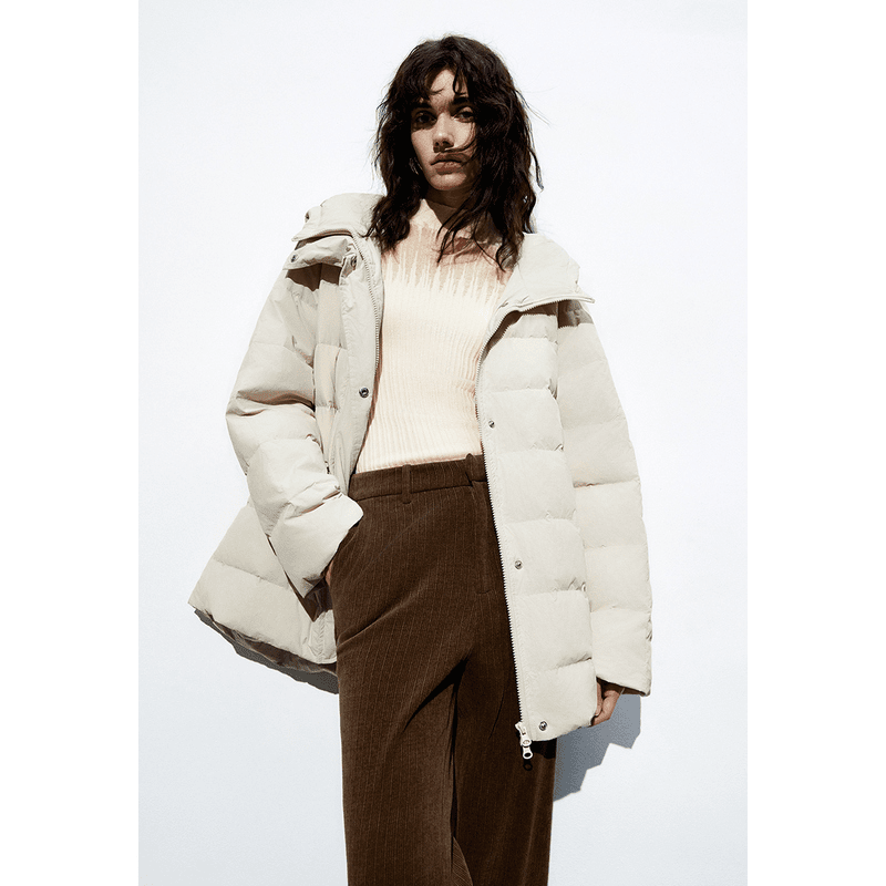 UR秋冬新款女时尚休闲温暖绗缝设计连帽长款羽绒服UWH130049