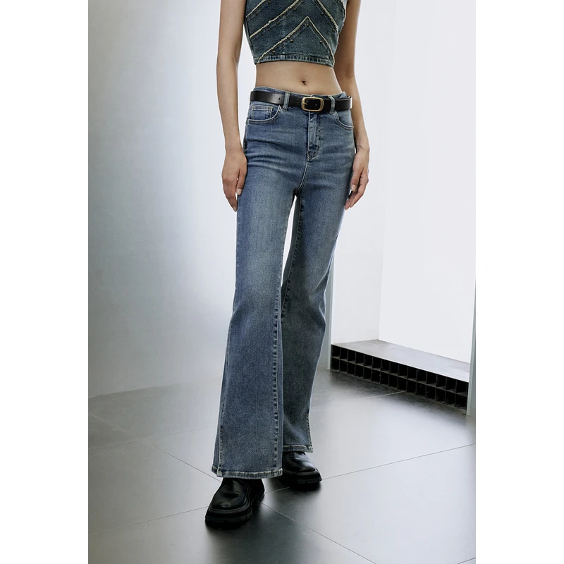 UR新款女装时髦高街辣妹百搭高腰微喇牛仔长裤UWV830002