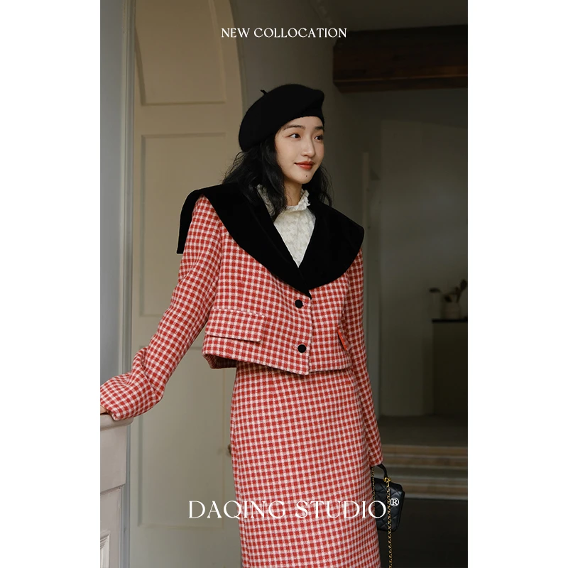 许大晴 D7A13【瑰颜】大翻领毛呢格纹短外套半身裙套装