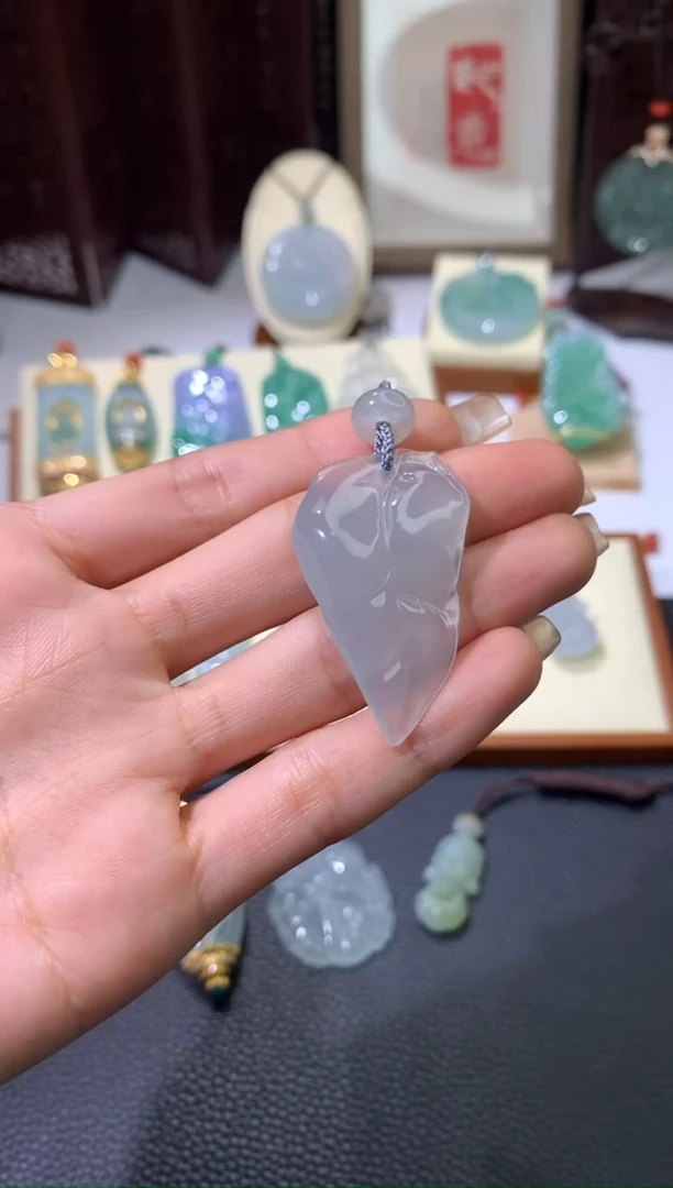 【闪购商品】翡翠颈饰未镶嵌金枝玉叶