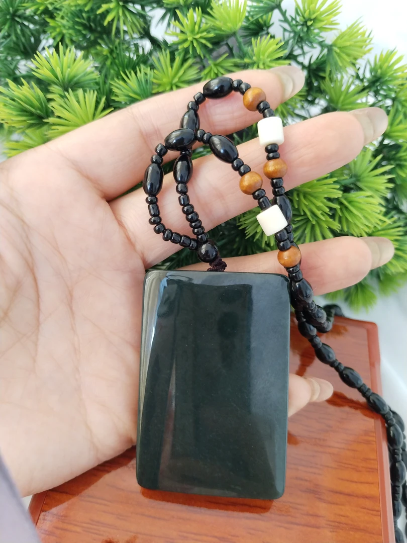 新疆和田玉4/6黑青无事牌