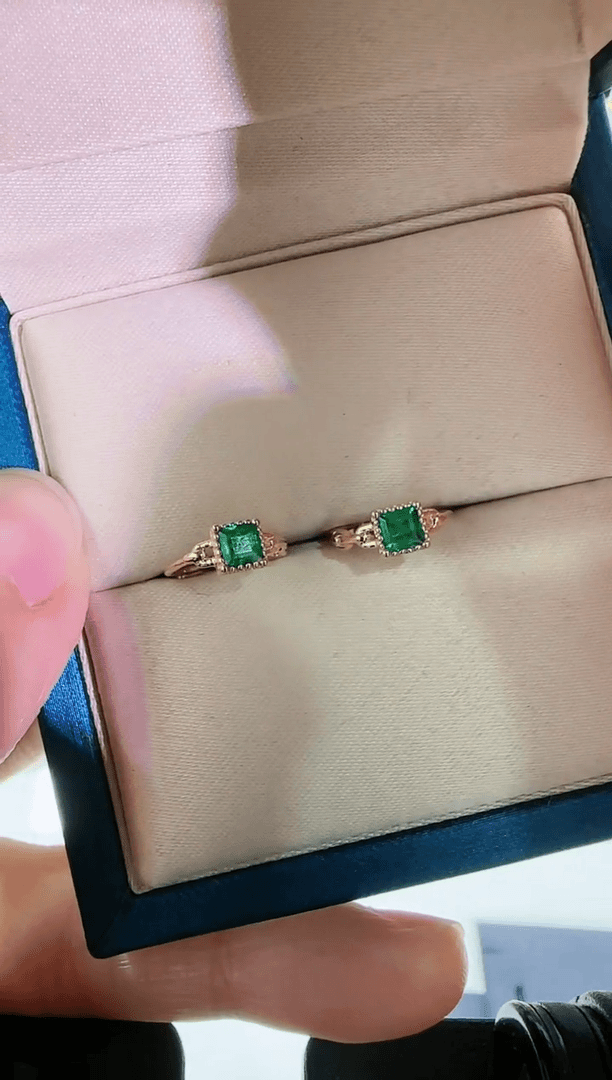 【闪购商品】祖母绿耳扣18K金镶嵌祖母绿耳扣