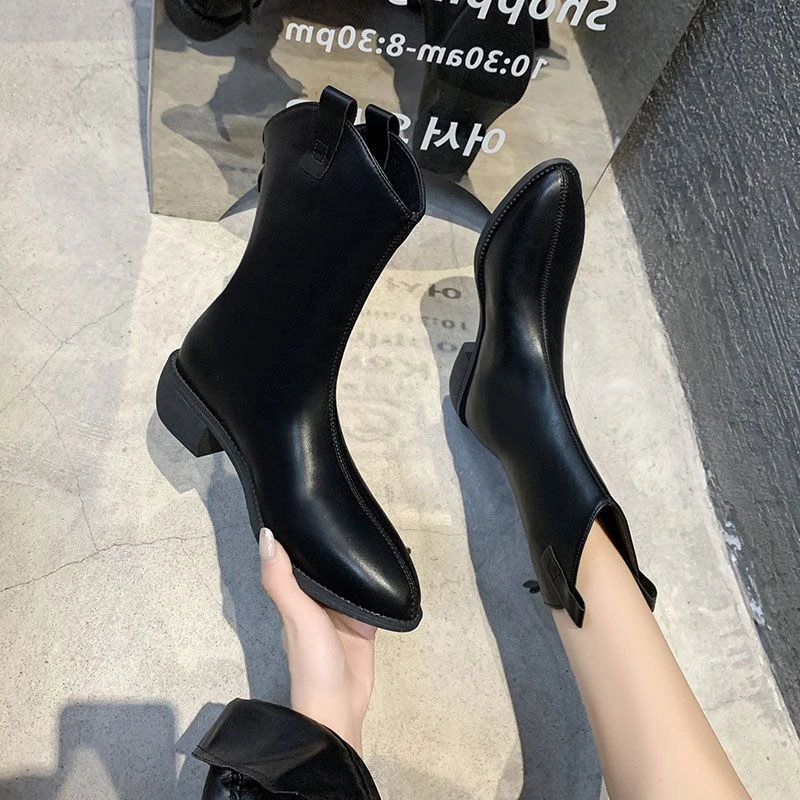 品牌断码真软皮尖头v口马丁靴女2023新款网红瘦瘦靴加绒白色短靴