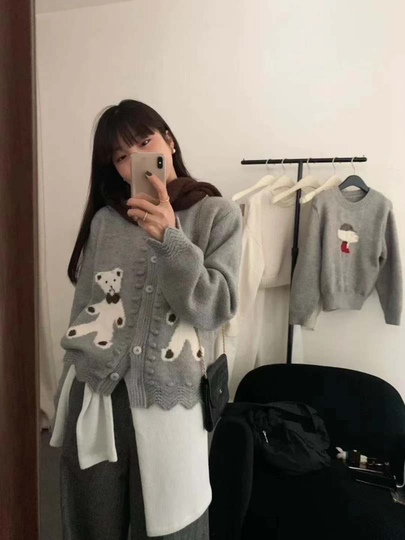 清仓 秋冬门襟鼓包小熊提花宽松针织衫