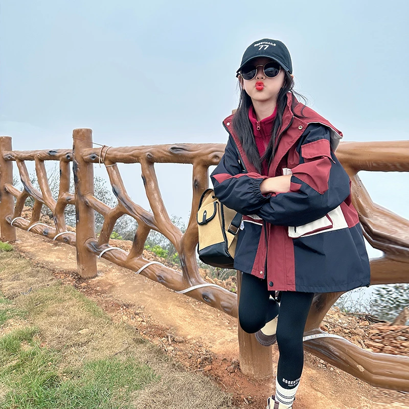女童防风时尚拼色冲锋衣秋冬2024新款儿童户外登山服女孩宽松外套