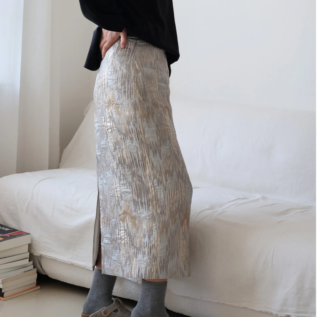 【凡尔纳】流光溢彩激励浮雕经典直筒半身裙点亮秋冬搭配