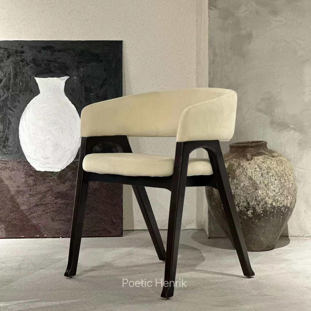 设计师椅子白蜡木绒布意式轻奢家用餐椅实木简约扶手软包书椅极简