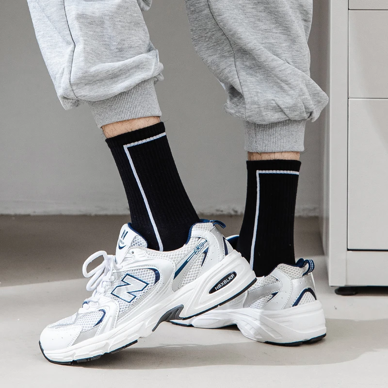 男女款中筒袜子透气运动潮款短袜面料柔软好搭男女潮袜高筒篮球袜