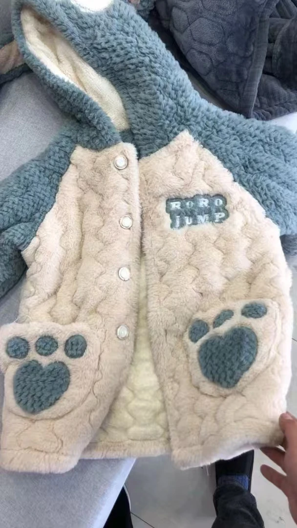 珊瑚绒睡衣加厚版