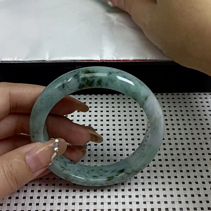 翡翠手镯未镶嵌翡翠成品