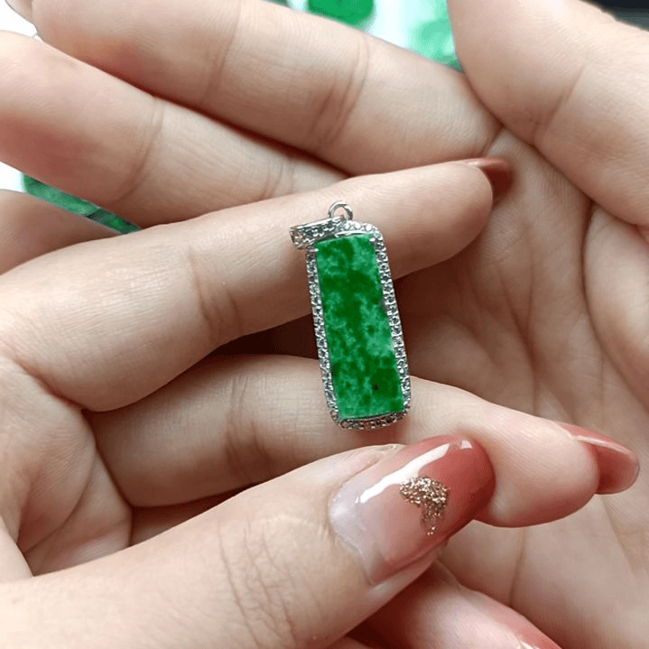 翡翠颈饰未镶嵌翡翠成品