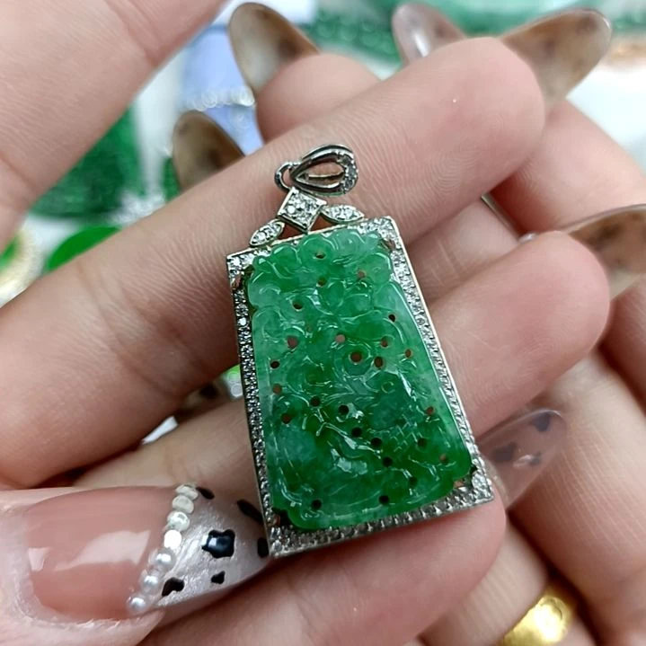 翡翠颈饰银S925镶嵌翡翠吊坠