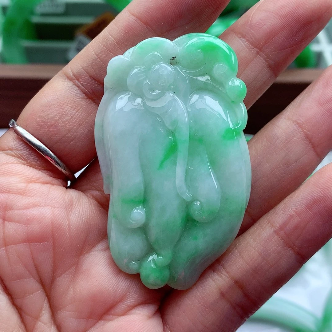 翡翠颈饰未镶嵌翡翠