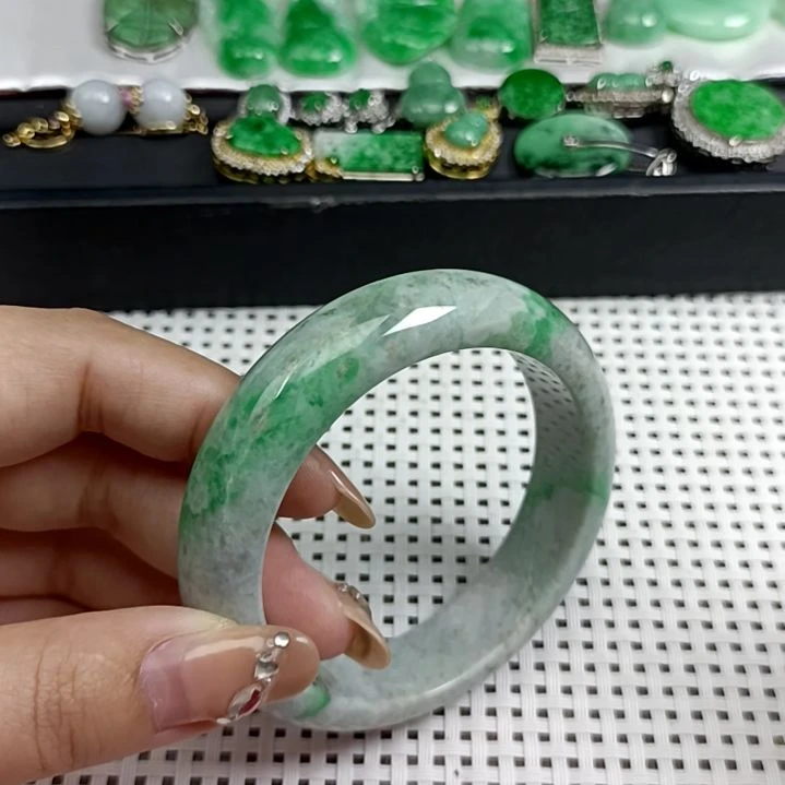 翡翠手镯未镶嵌翡翠成品