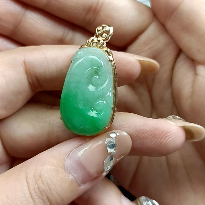 翡翠颈饰18K金镶嵌翡翠成品