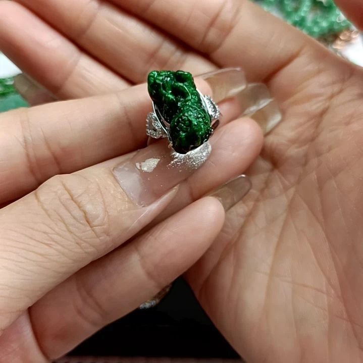 翡翠颈饰银S925镶嵌翡翠成品