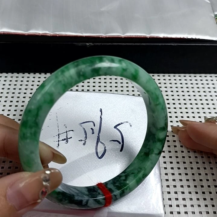 翡翠手镯未镶嵌翡翠成品