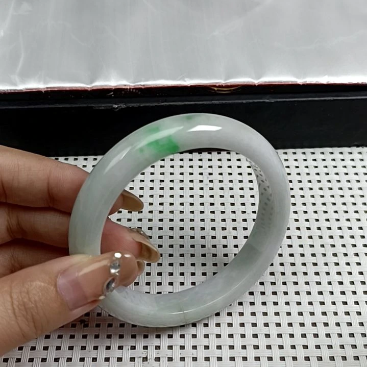 翡翠手镯未镶嵌翡翠成品