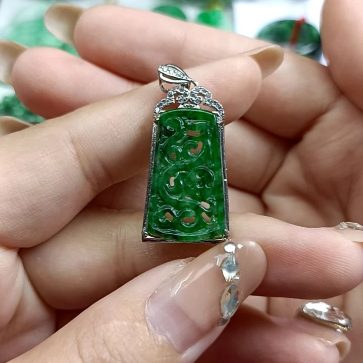 翡翠颈饰银S925镶嵌翡翠成品