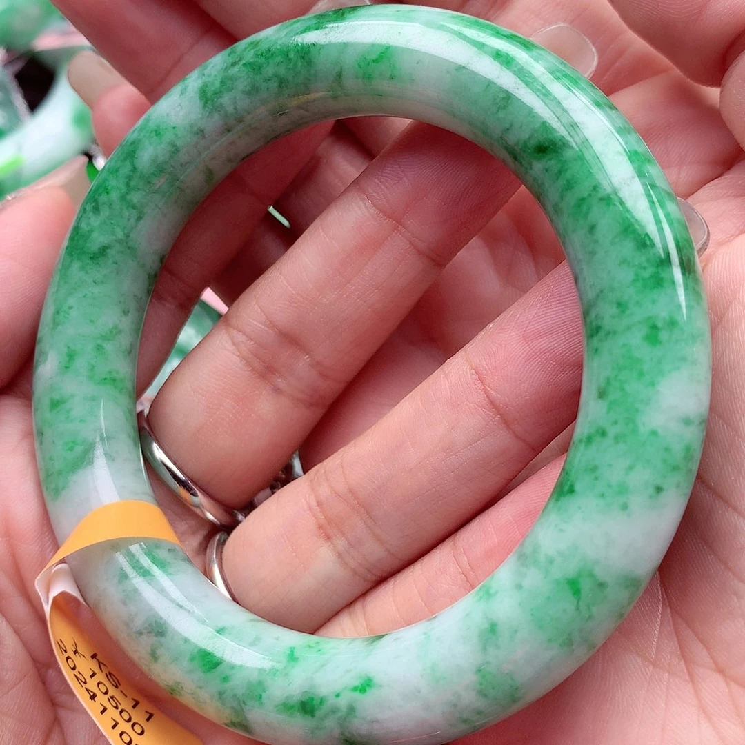翡翠手镯未镶嵌翡翠