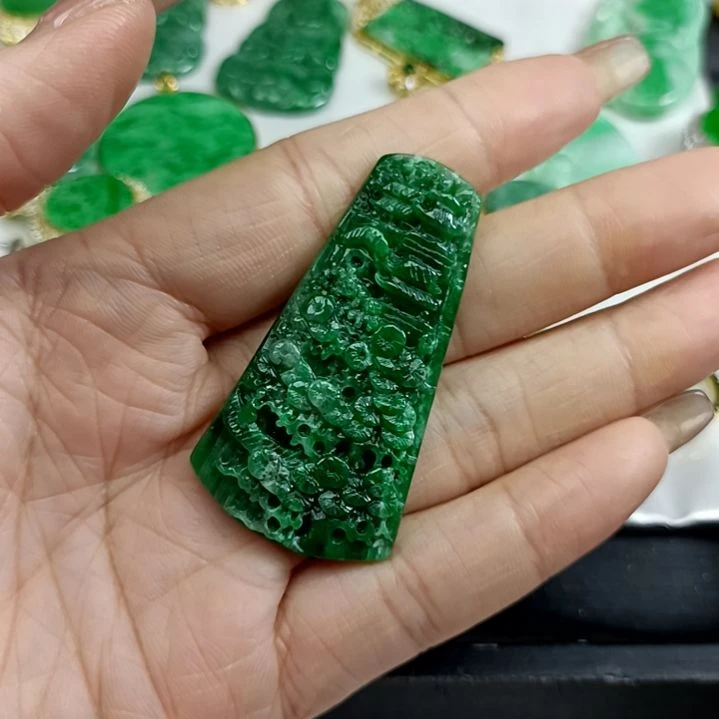 翡翠颈饰未镶嵌翡翠成品