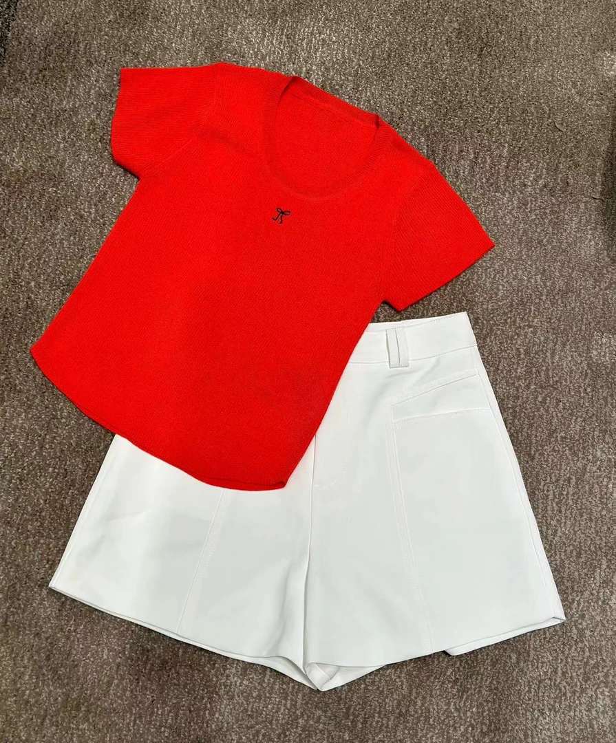 女装红色短袖短裤套装