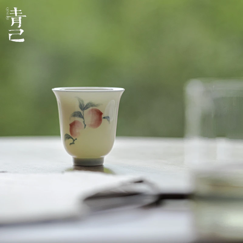 青己-玉瓷-桃问-舍予茶杯功夫茶具陶瓷单杯文人器釉下彩寿桃茶杯